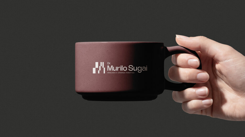 Caneca com a marca Dr. Murilo Sugai